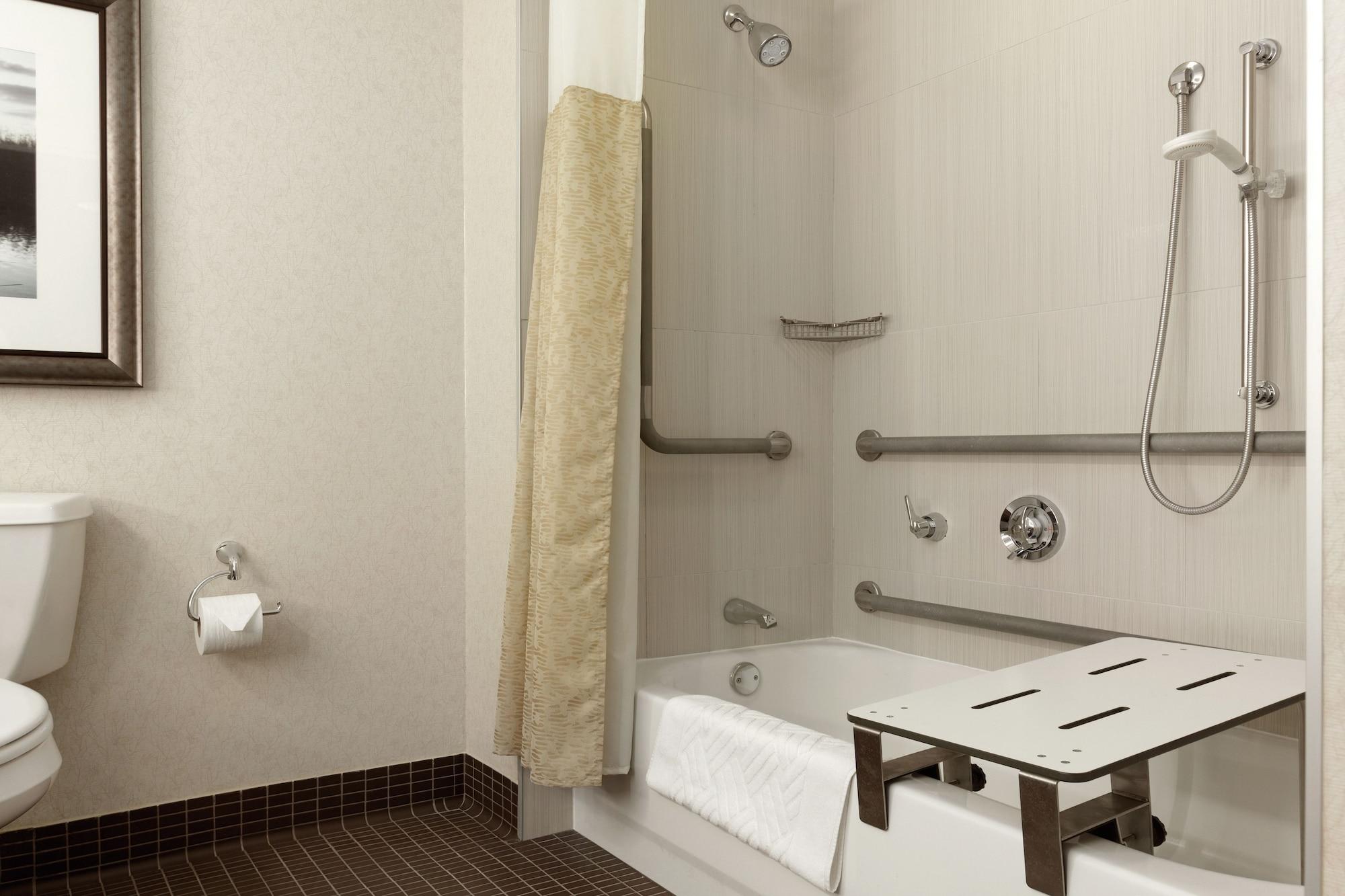 Doubletree By Hilton Hotel Boston Bayside Ngoại thất bức ảnh