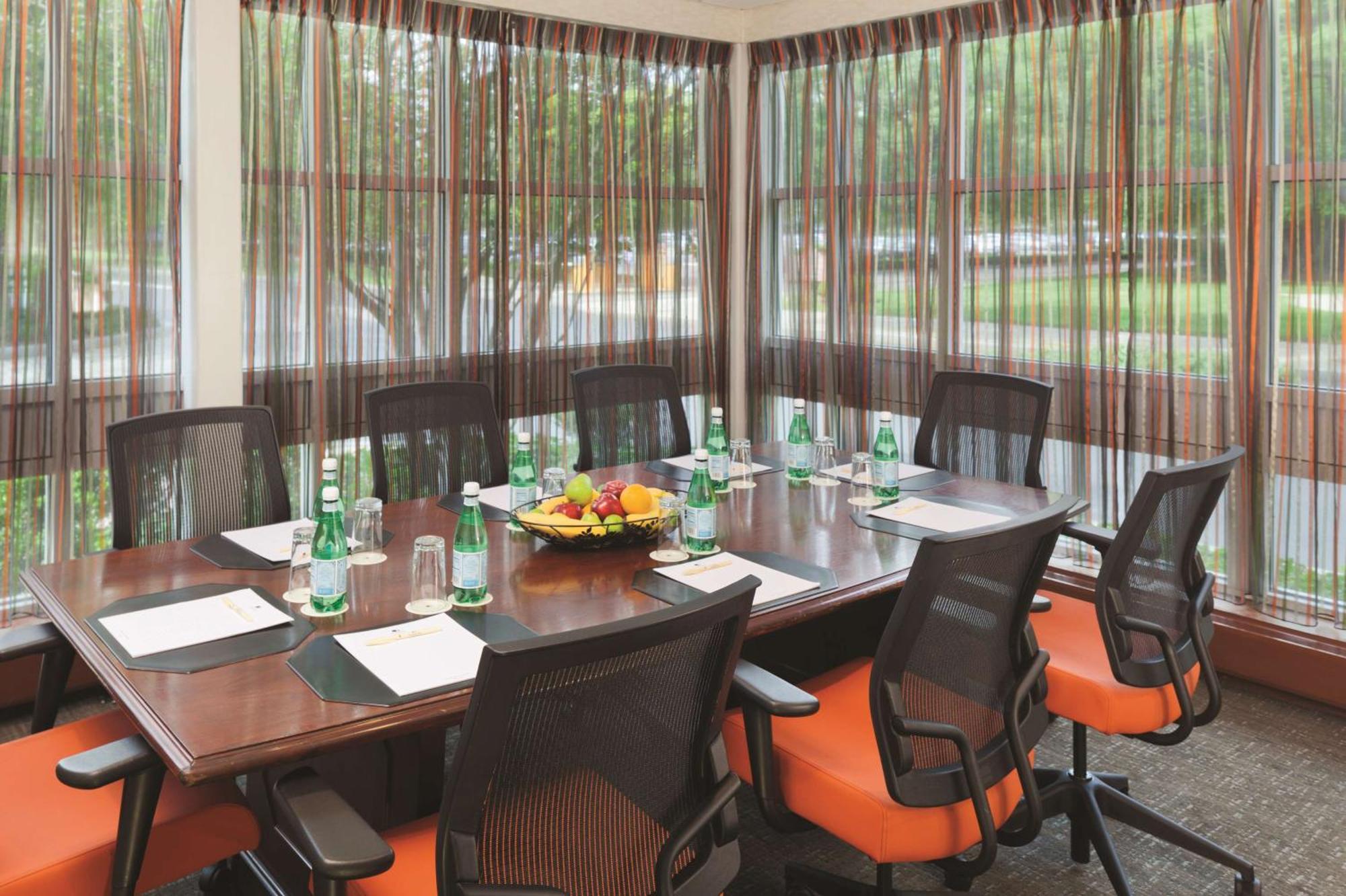 Doubletree By Hilton Hotel Boston Bayside Ngoại thất bức ảnh