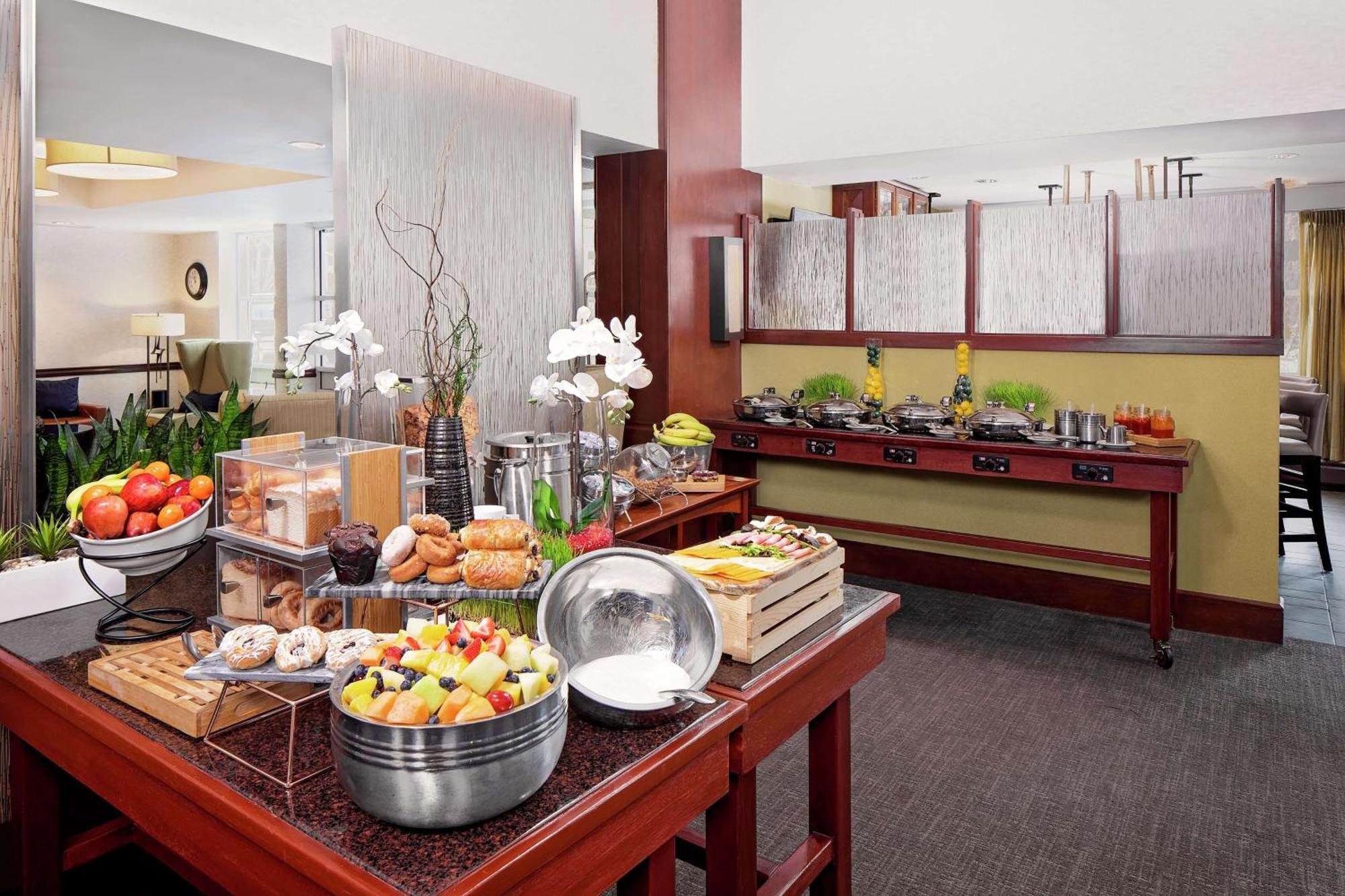 Doubletree By Hilton Hotel Boston Bayside Ngoại thất bức ảnh
